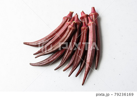 夏野菜の赤いオクラ 79236169