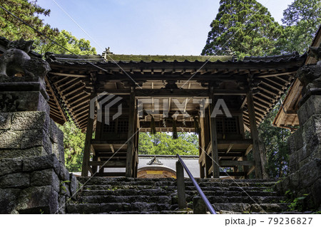 高岡神社　随身門　岡山県真庭市 79236827