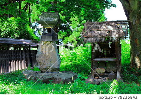 古来の祠と石碑 その2107の写真素材 [79236843] - PIXTA