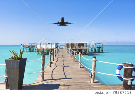 タンザニア・ザンジバルリゾートの美しいサンゴ礁の海 タンザニア・ザンジバルリゾートの美しいサンゴ礁の海 79237513