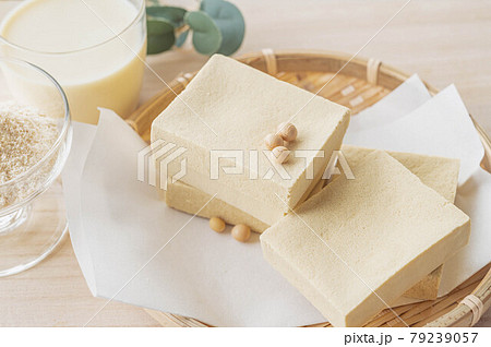 高野豆腐と豆乳 高野豆腐と豆乳 79239057