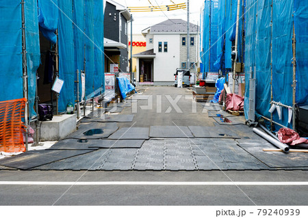 新築工事現場 くさび式足場 新築工事現場 くさび式足場 79240939