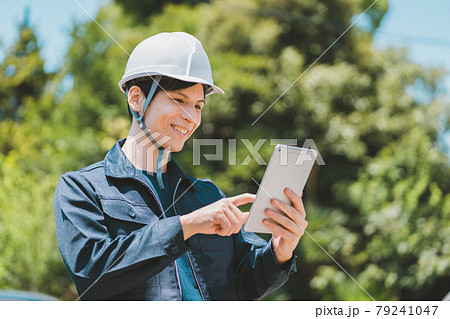 現場でタブレット 79241047