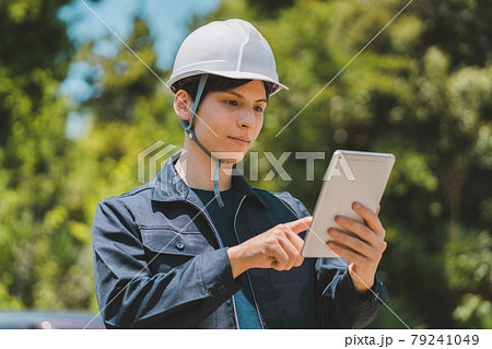 現場でタブレット 現場でタブレット 79241049