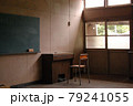廃校　ピアノ　黒板　ノスタルジー　オルガン　音楽室　夕方　放課後 79241055