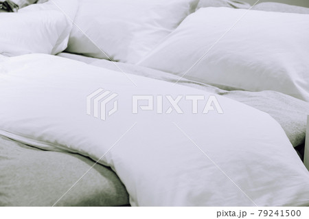 image of Bed mattress Duvet with pillow and blanket  79241500