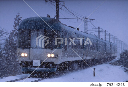 京都丹後鉄道KTR8000形　特急はしだて + まいづる 79244248