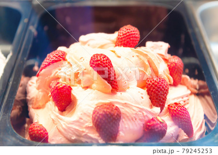 Icecream with strawberry favour 79245253