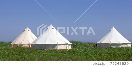 Glamping house in the nature. Blue sky fnd green grass. 79245629