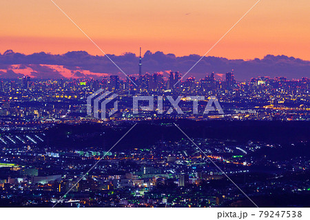 東京の夜景　高尾山からの眺め 79247538