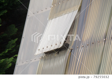 ポリカ外壁　換気窓　突き出し窓 79255032