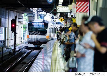 通勤ラッシュの中央線E233系 通勤ラッシュの中央線E233系 79256492