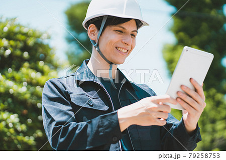 現場でタブレット 79258753
