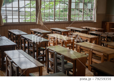尋常小学校の教室の風景 79259350