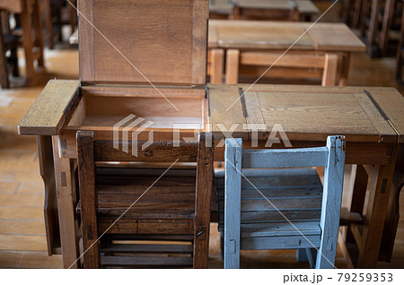尋常小学校の教室の風景 79259353