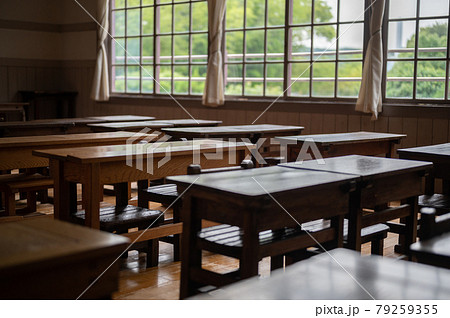尋常小学校の教室の風景 79259355