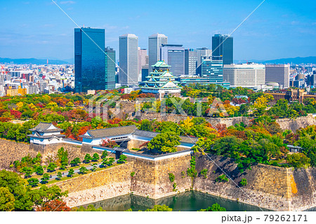 秋の大阪城と大阪ビジネスパーク 79262171