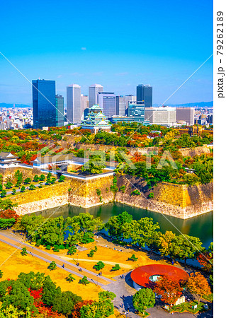 秋の大阪城と大阪ビジネスパーク 79262189