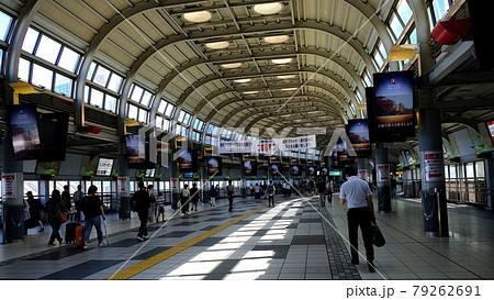 品川駅　自由通路（コンコース） 79262691