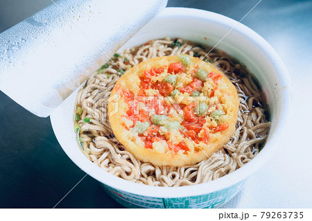 カップ天ぷらそば　カップ麺 79263735