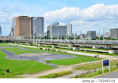 多摩川越しに川崎駅周辺を望む(神奈川県川崎市)【2019.6】 79266218