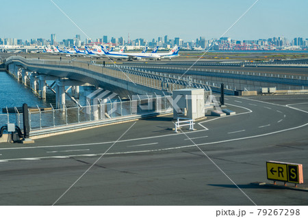 空港 飛行機 羽田空港 離陸 午後 夕暮れ 航空会社 エンジン ブレーキ ターミナル 空港 飛行機 羽田空港 離陸 午後 夕暮れ 航空会社 エンジン ブレーキ ターミナル 79267298
