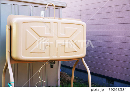 寒冷地にある灯油タンク 79268584