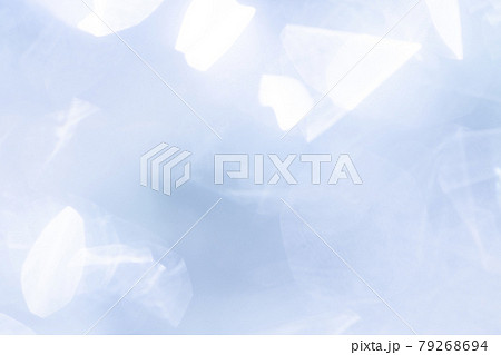 光を感じるイメージ　(背景素材) 79268694