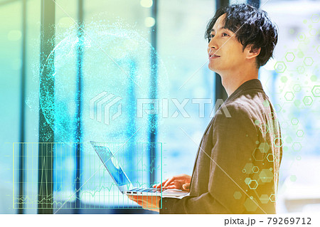 男性　未来のビジネスイメージ　撮影協力「＋SHIFT NOGIZAKA」 79269712