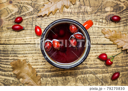 Rose hips tea on a rustic background Rose hips tea on a rustic background 79270830