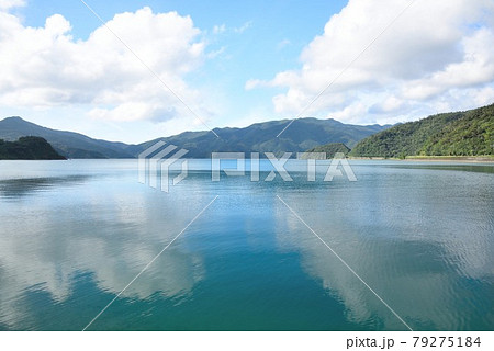 奄美大島 宇検村部連の穏かな海 奄美大島 宇検村部連の穏かな海 79275184
