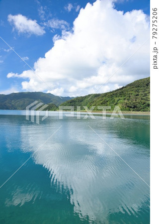 奄美大島 宇検村部連の穏かな海 奄美大島 宇検村部連の穏かな海 79275206