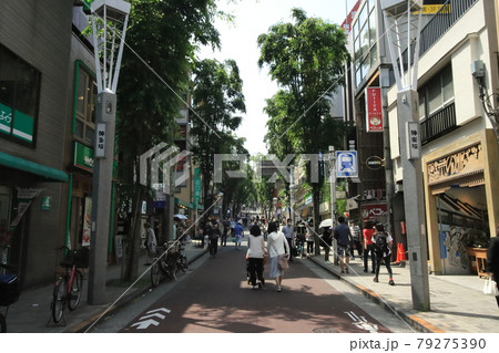 神楽坂　神楽坂下　地下鉄　飯田橋駅入り口 79275390