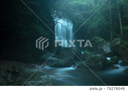 和歌山県の絶景 桑ノ木の滝 新緑 和歌山県の絶景 桑ノ木の滝 新緑 79276046