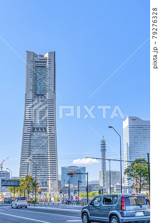 横浜桜木町の都市風景 ロープウェイとランドマークタワー 横浜桜木町の都市風景 ロープウェイとランドマークタワー 79276328