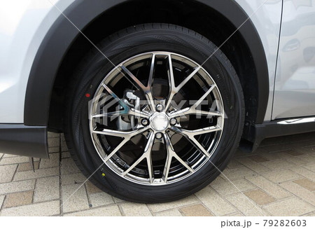 カー用品のアルミホイールとラジアルタイヤ カー用品のアルミホイールとラジアルタイヤ 79282603