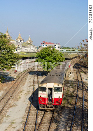 ミャンマー国鉄に日本から譲渡されたキハ40系中古鉄道車両 79283302