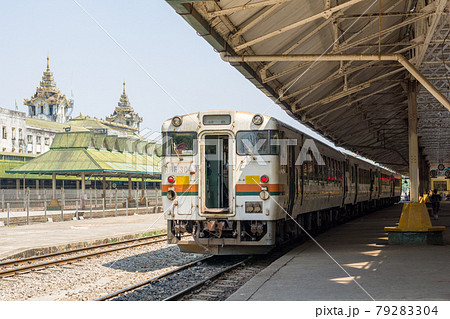 ミャンマー国鉄に日本から譲渡されたキハ40系中古鉄道車両 ミャンマー国鉄に日本から譲渡されたキハ40系中古鉄道車両 79283304