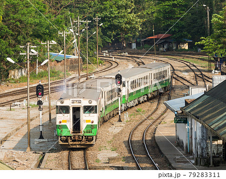 ミャンマー国鉄に日本から譲渡されたキハ40系中古鉄道車両 79283311
