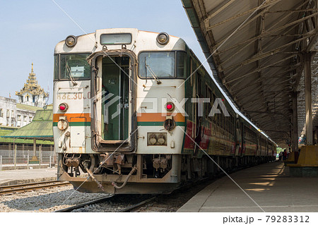 ミャンマー国鉄に日本から譲渡されたキハ40系中古鉄道車両 ミャンマー国鉄に日本から譲渡されたキハ40系中古鉄道車両 79283312