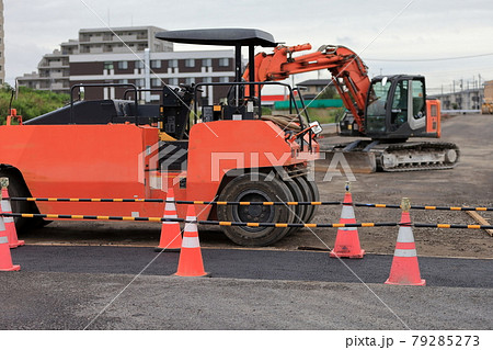 道路工事現場　イメージ 79285273