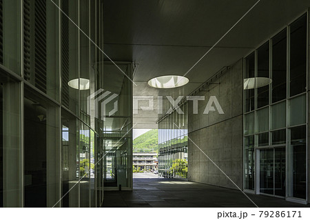 新見市役所　まなび広場にいみ　岡山県新見市 79286171