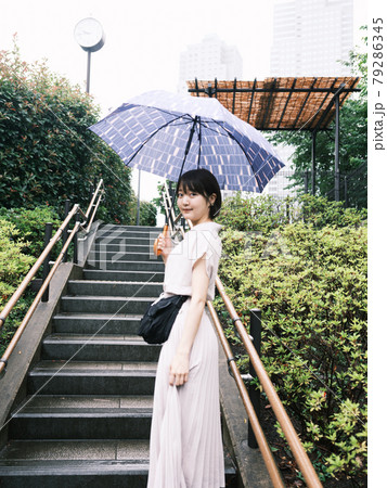 雨の中のポートレート 雨の中のポートレート 79286345