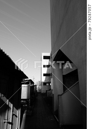 閉鎖された団地 79287057
