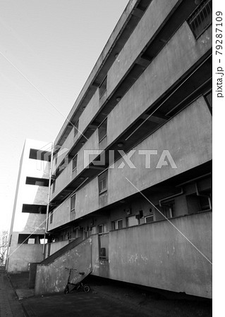 閉鎖された団地 79287109