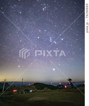 山から眺める星空 山から眺める星空 79290669