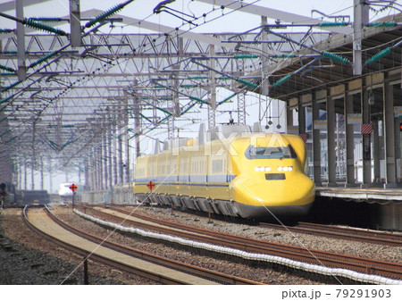 新幹線のお医者さんドクターイエロー 79291903