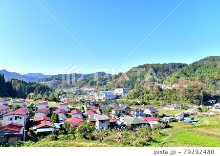 長野県小川村 村役場周辺を望む(長野県小川村)【2019.11】 79292480