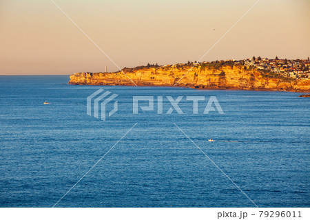 世界で最も美しい天然の良港シドニーハーバーの景勝地ノースヘッドから望むシドニー中心部 世界で最も美しい天然の良港シドニーハーバーの景勝地ノースヘッドから望むシドニー中心部 79296011