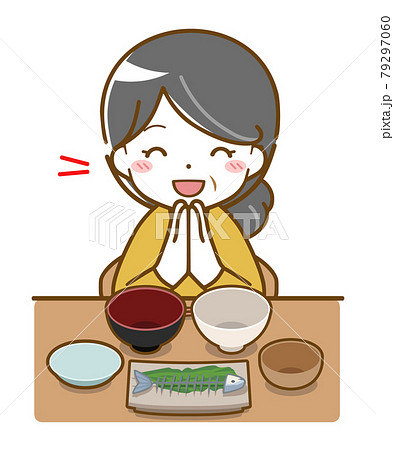 楽しく食事を終えた中年女性 79297060